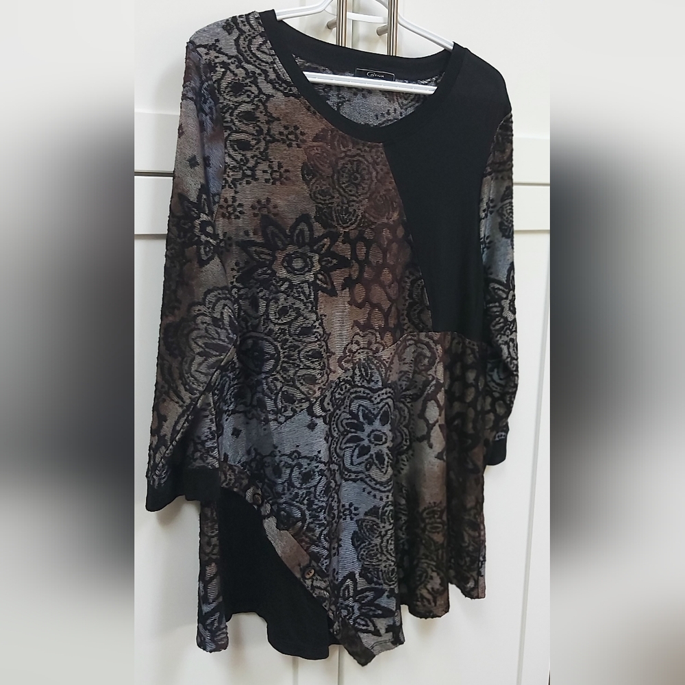Cativa Patterned Tunic Top - Picture 7 of 7